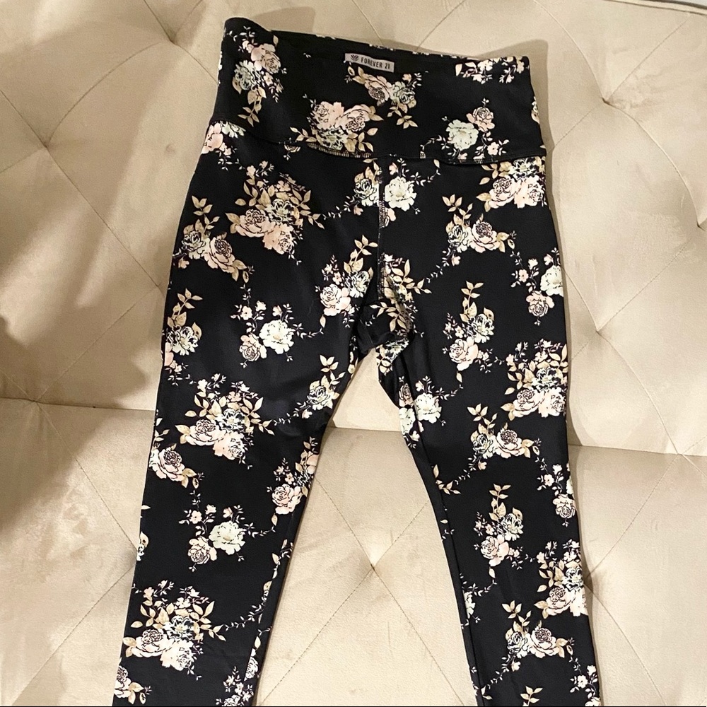 Forever 21 Stretchy Black Floral Leggings